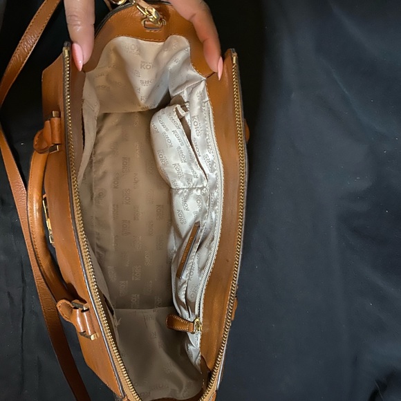 Micheal Kors handbag - Picture 3 of 5